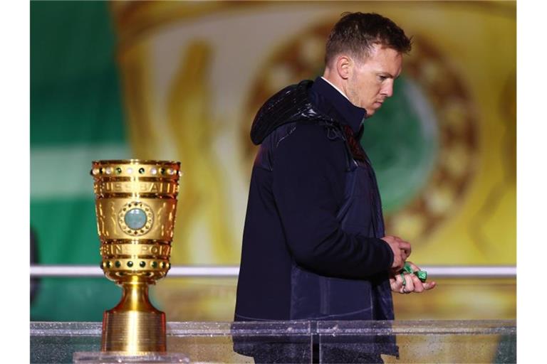 Durfte in Berlin nur am Pokal vorbeigehen: RB-Coach Julian Nagelsmann. Foto: Martin Rose/Getty-Pool/dpa