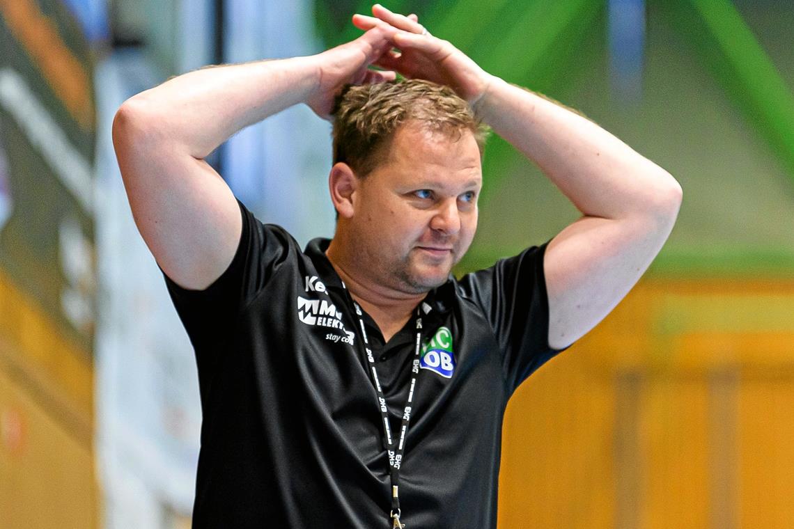 Viertes Spiel, erste Niederlage Durfte nur mit dem Auftritt in der ersten Halbzeit zufrieden sein: HCOB-Trainer Matthias Heineke. Am Ende setzte es für sein Team in der Aufstiegsrunde den ersten Rückschlag. Foto: M. Wolf