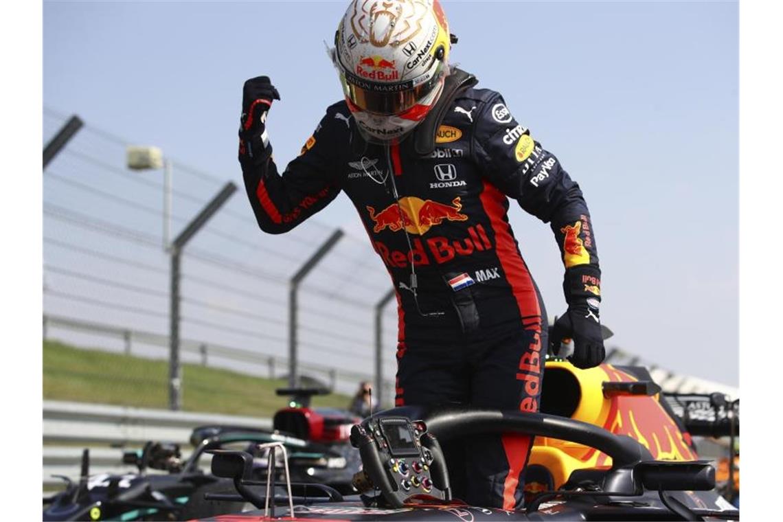 Durfte sich in Silverstone über den ersten Saisonsieg freuen: Red-Bull-Pilot Max Verstappen. Foto: Bryn Lennon/Pool Getty/AP/dpa