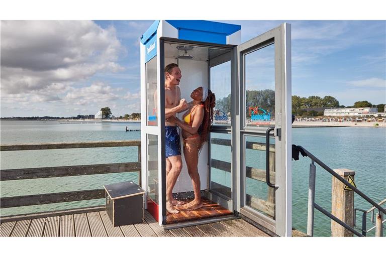 Duschen in einer ausgemusterten Telefonzelle - in Großenbrode in Schleswig-Holstein ist das möglich. (Archivbild)