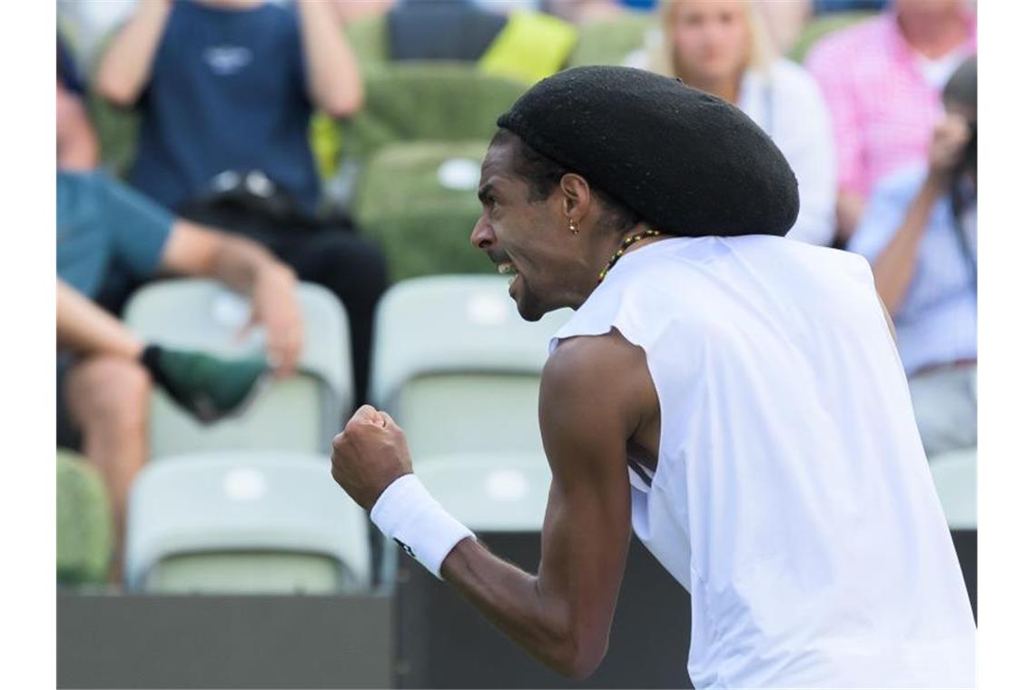 14 Doppelfehler gegen Brown: Zverev in Stuttgart früh aus Dustin Brown ballt nach einem gewonnenen Ballwechsel die Faust. Foto: Silas Stein
