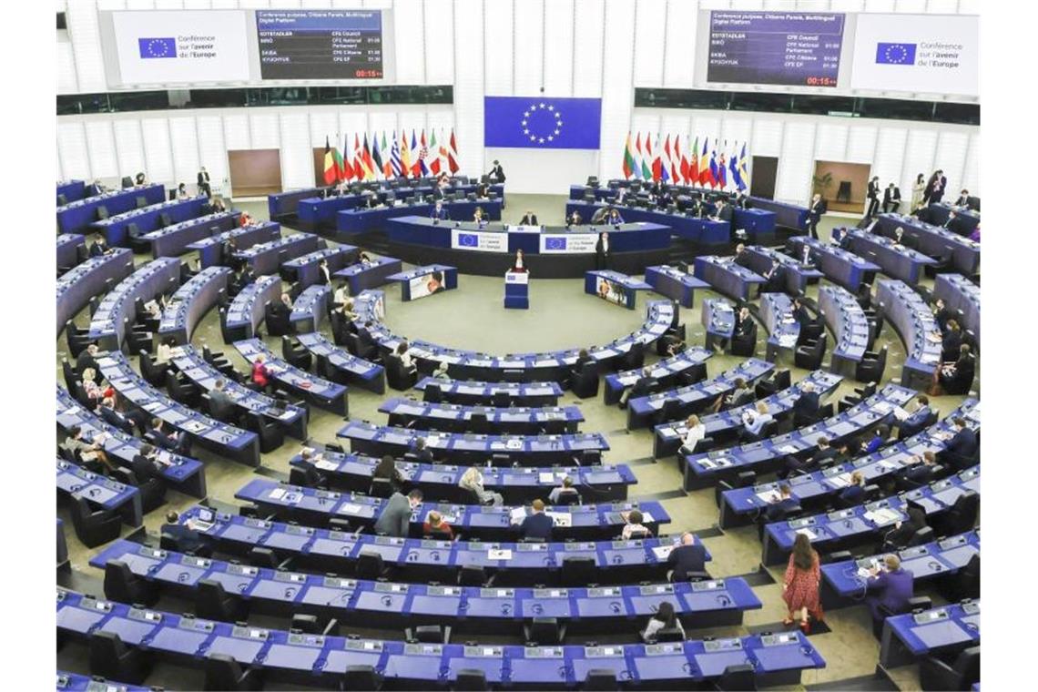 Alles neu? Zukunftskonferenz soll die EU auf Trab bringen Dutzende Bürger kamen teils im Saal des Europaparlaments, teils online zugeschaltet zu Wort und nannten die für sie wichtigen Themen, etwa Klimaschutz, Migration, Arbeitsplätze, Wohlstand, freies Reisen oder Studienaustausch. Foto: Hans Hofer/BKA/APA/dpa