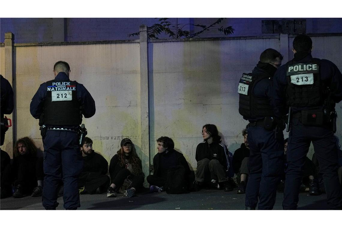 Dutzende Menschen wurden in Paris festgenommen.
