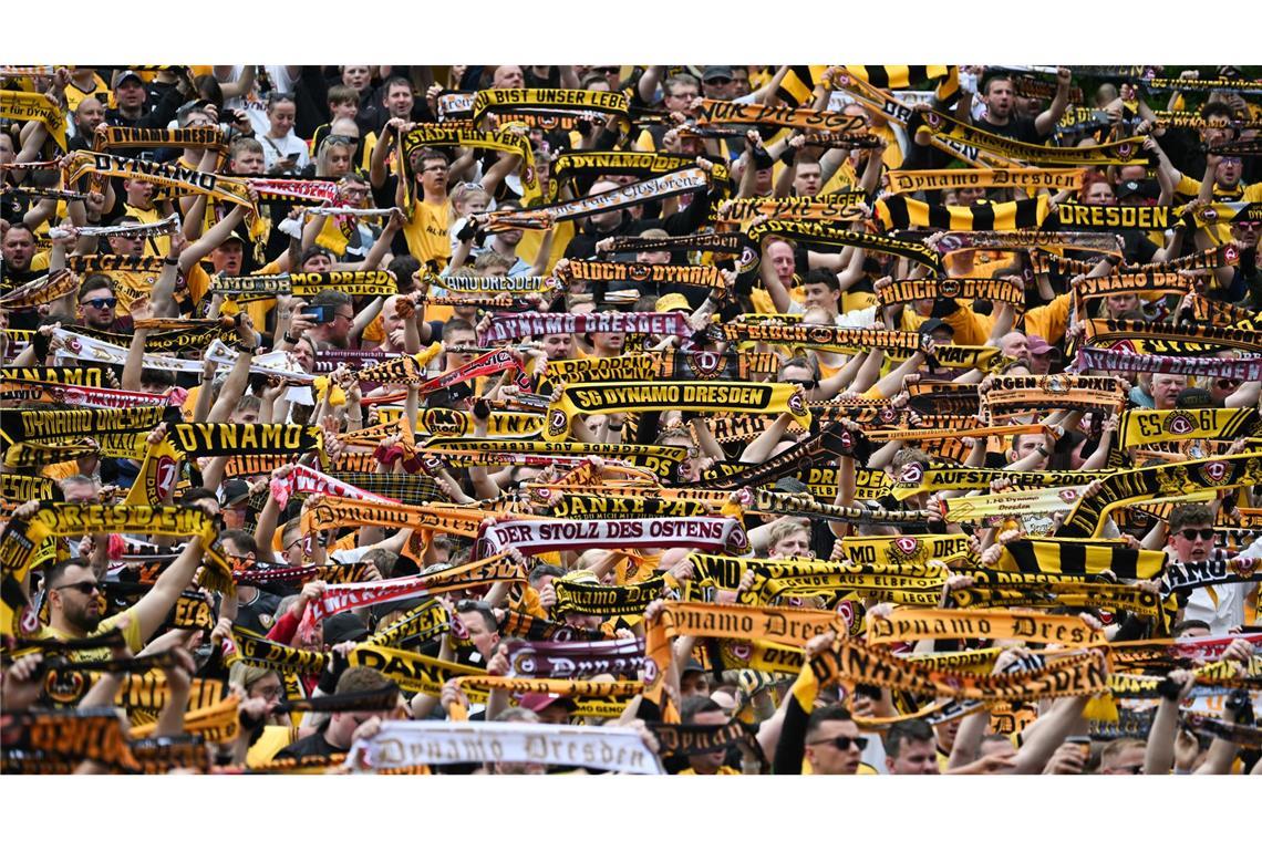 Dresden und Bielefeld steigen in die 2. Liga auf Dynamo Dresden kehrt in die 2. Liga zurück.