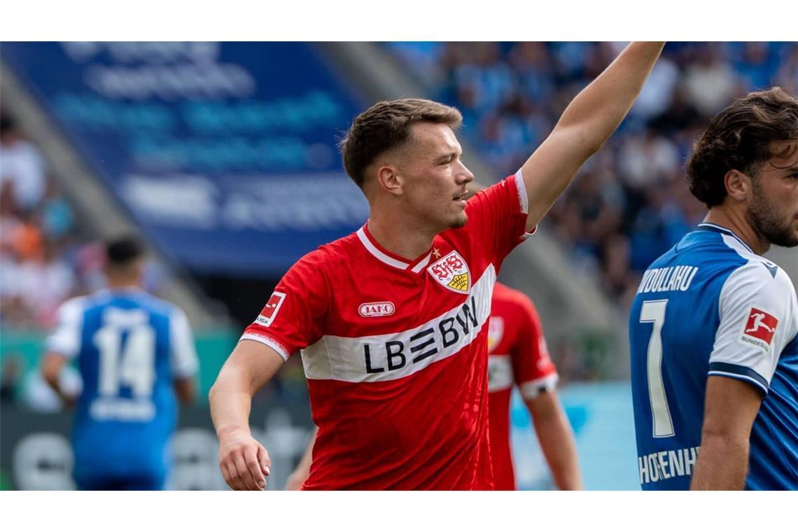 Dzenan Pejcinovic (Note 3,5): Mühte sich nach Kräften, um Bindung zum Spiel der Offensivkollegen zu bekommen. Das gelang dem U21-Nationalspieler aber nur bedingt. Sein Einsatz war da - doch viele Szenen in Pejcinovics Spiel waren unglücklich wie in der 56. Minute, als er dicht vor dem Tor mit Ball ausrutschte. Musste nach 70 Minuten für Leweling raus.