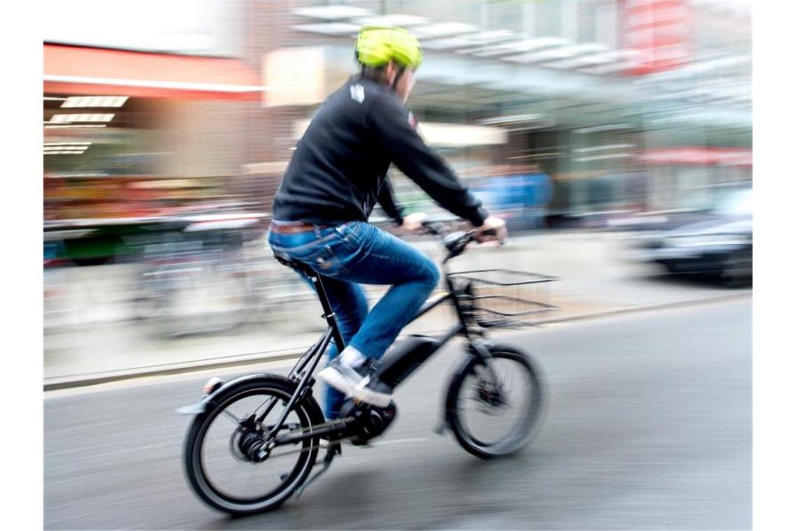 E-Bikes treiben die Fahrradbranche seit Jahren an mit teils zweistelligen Wachstumsraten beim Absatz. Foto: Hauke-Christian Dittrich/dpa