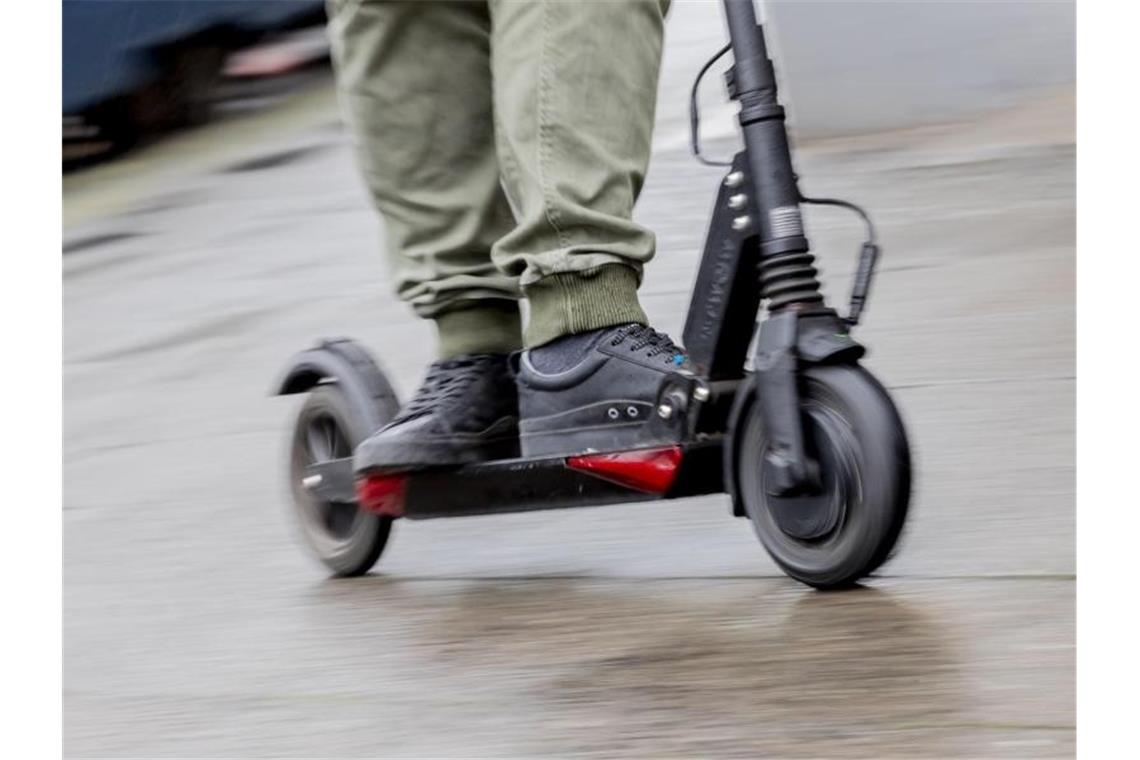 Erster Anbieter von Elektro-Tretrollern startet in Herne E-Scooter, auch E-Tretroller oder Elektro-Tretroller genannt, gehören bereits in vielen Städten der Welt zum Verkehrsbild. Foto: Christoph Soeder