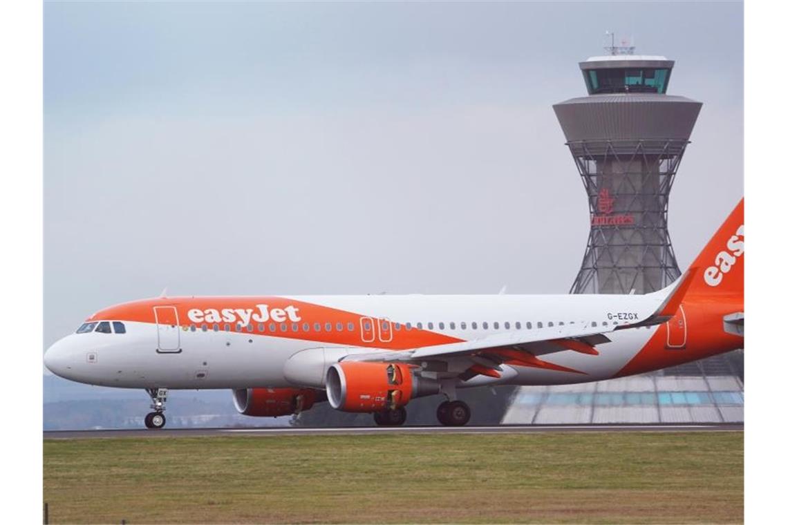 Easyjet warnt vor einer unsichern Zukunft der Luftfahrtbranche in Europa und ruft die Regierungen zu Finanzhilfen auf. Foto: Owen Humphreys/PA Wire/dpa