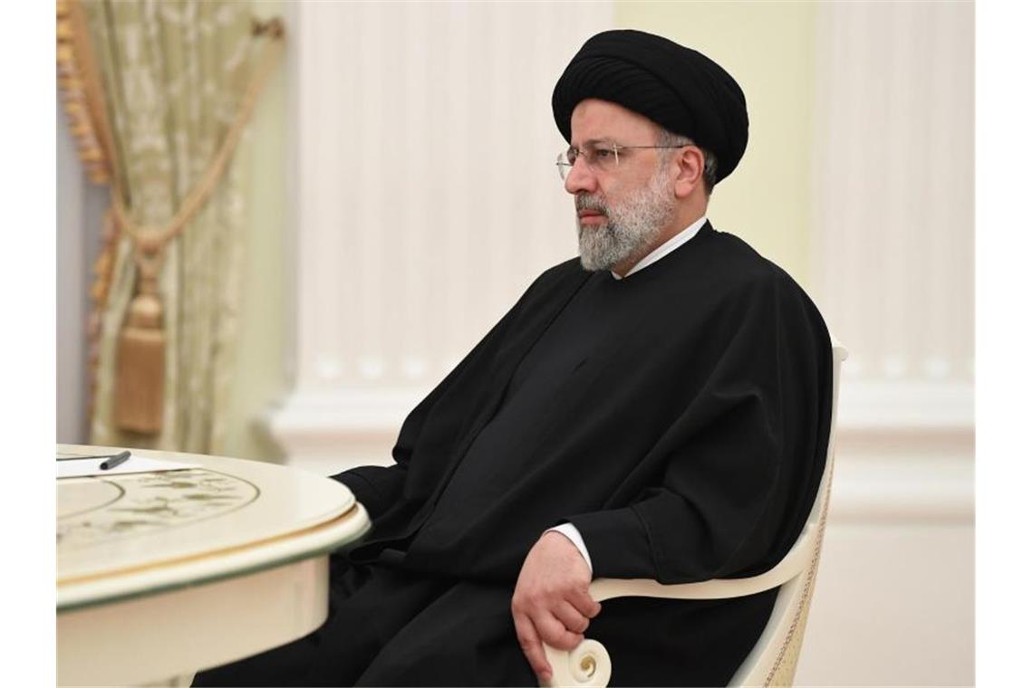 Atom-Deal mit dem Iran: Verhandlungen gehen weiter Ebrahim Raisi, Präsident des Iran, nimmt an einem gemeinsamen Treffen mit Präsident Putin im Kreml teil. Foto: -/Iranian Presidency/dpa