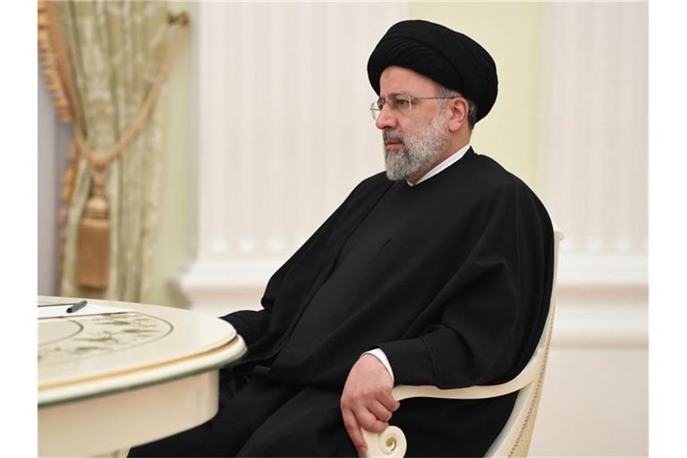 Ebrahim Raisi, Präsident des Iran, nimmt an einem gemeinsamen Treffen mit Präsident Putin im Kreml teil. Foto: -/Iranian Presidency/dpa