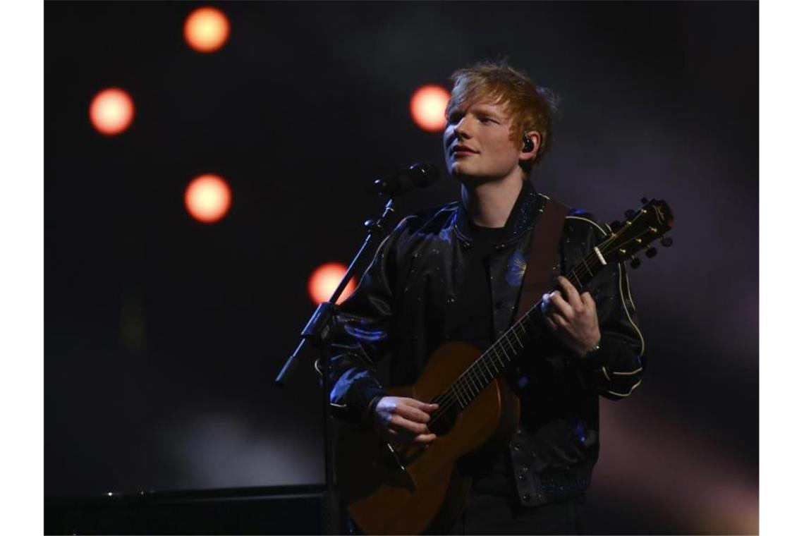 Drei Brit Awards für Adele - nur einer für Ed Sheeran Ed Sheeran bei den Brit Awards 2022 in London. Foto: Joel C Ryan/Invision via AP/dpa