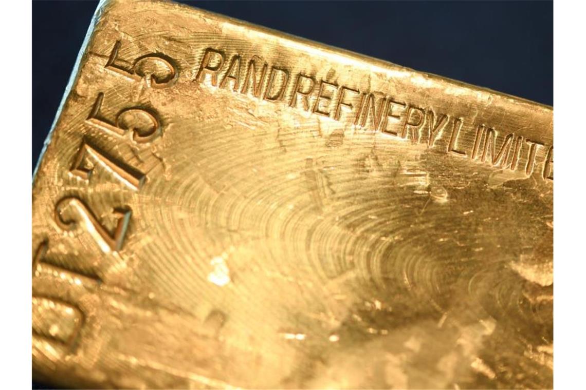 Edelmetallhändler berichten derzeit von Schwierigkeiten beim Nachschub von Goldmünzen und von Goldbarren. Foto: picture alliance / Arne Dedert/dpa