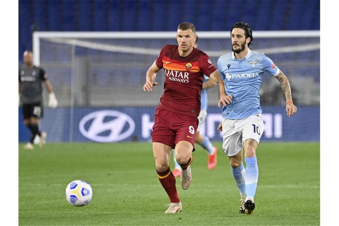Inter holt Lukaku-Ersatz Dzeko und Niederländer Dumfries Edin Dzeko (l) kommt aus Rom zu Inter Mailand. Foto: Fabrizio Corradetti/LaPresse via ZUMA Press/dpa