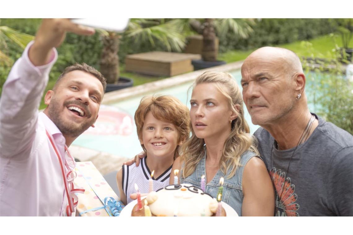 Edin Hasanović, Levin Wopp und Jeanne Goursaud und Heiner Lauterbach (von links) spielen die Hautprollen in dem Netflix-Film „Das Geschenk“, der von dem Stuttgarter Eric Bouley produziert wurde.