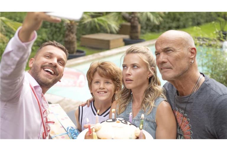 Edin Hasanović, Levin Wopp und Jeanne Goursaud und Heiner Lauterbach (von links) spielen die Hautprollen in dem Netflix-Film „Das Geschenk“, der von dem Stuttgarter Eric Bouley produziert wurde.