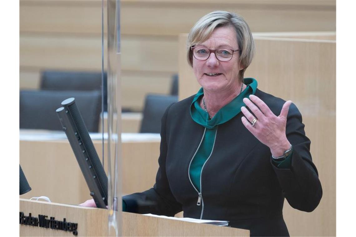 Edith Sitzmann (Bündnis 90/Die Grünen), Finanzministerin von Baden-Württemberg, spricht. Foto: Sebastian Gollnow/dpa/Archivbild