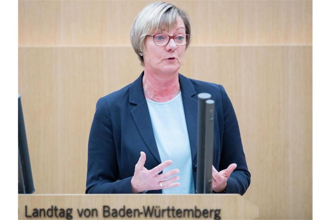 Mehr Stellen und mehr Geld für Risikovorsorge? Edith Sitzmann (Bündnis 90/Die Grünen), Finanzministerin von Baden-Württemberg. Foto: Tom Weller/dpa