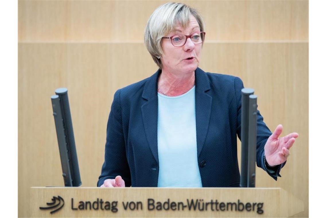 Edith Sitzmann (Bündnis 90/Die Grünen), Finanzministerin von Baden-Württemberg, spricht im Landtag. Foto: Tom Weller/dpa/Archivbild