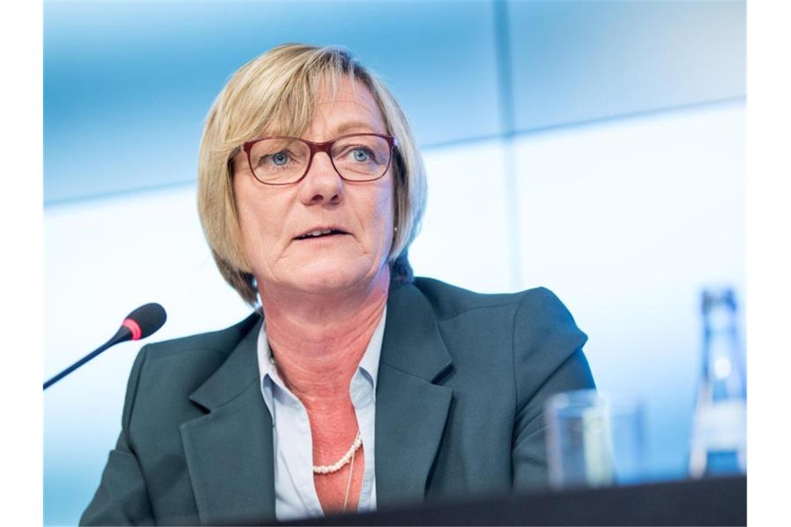 Edith Sitzmann (Grüne), Finanzministerin von Baden-Württemberg, spricht während einer Pressekonferenz. Foto: Sebastian Gollnow/Archivbild