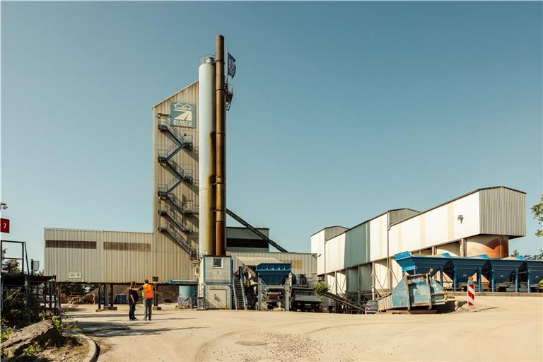 Effizienter und weniger CO2-Ausstoß: Das Asphaltmischwerk aus den späten 80er-Jahren wird modernisiert. Foto: Hyp Yerlikaya/Lukas Gläser