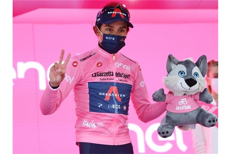 Egan Bernal fährt beim Giro im Rosa Trikot. Foto: Gian Mattia D'alberto/LaPresse via ZUMA Press/dpa