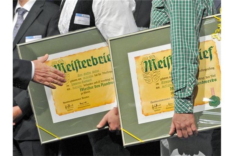 Ehemaliger Bundespräsident Gauck ehrt auf der Meisterfeier der Handwerkskammer Dresden die besten zehn der 407 Meisterabsolventen. Foto: Matthias Hiekel