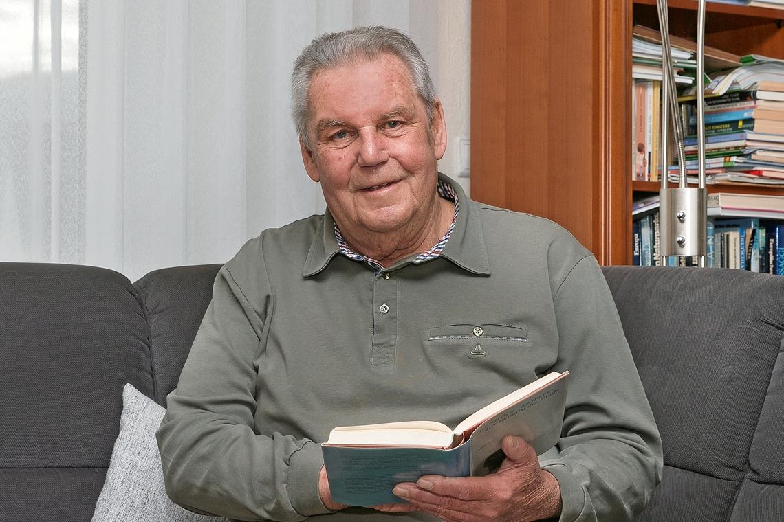 Eigentlich wollte Heinz Klumbach an seinem 80. Geburtstag ein großes Fest geben. Aber wegen Corona wurde dies abgesagt. Nun feiert er sein rundes Wiegenfest nur im Kreise der Familie. Foto: J. Fiedler