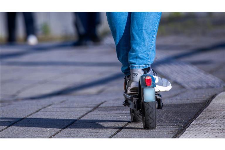 Ein 12-Jähriger ist bei einem Unfall mit einem E-Scooter gestorben (Symbolbild).