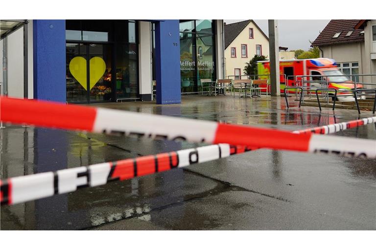 Ein 16-Jährigen wird brutal niedergestochen. Streit mit dem mutmaßlichen Täter gab es vorher laut Ermittlern nicht.