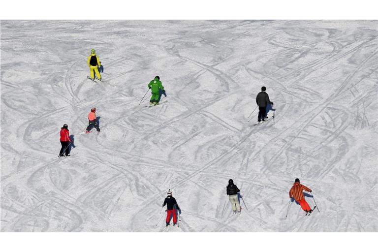 Ein 16-Jähriger ist in Österreich beim Skifahren ums Leben gekommen.