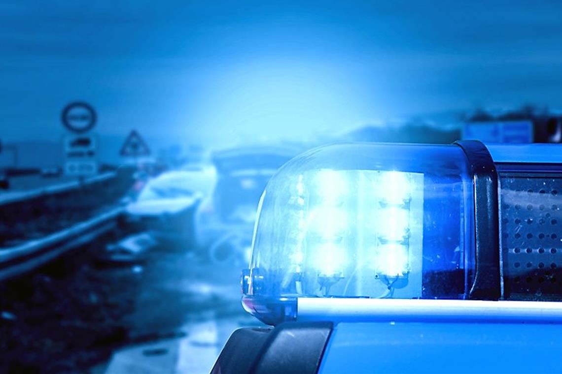 17-Jähriger von Regionalexpress erfasst Ein 17-Jähriger ist am Dienstagabend am Bahnhof in Nellmersbach tödlich verunglückt. Danach kam es auf der Strecke zwischen Backnang und Winnenden zu Zugverspätungen und -ausfällen. Symbolfoto: stock.adobe/Benekamp