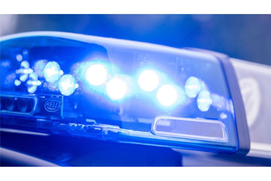 Autofahrer rast unter Drogeneinfluss der Polizei davon Ein 27-jähriger Autofahrer ist der Polizei davongerast (Symbolbild).