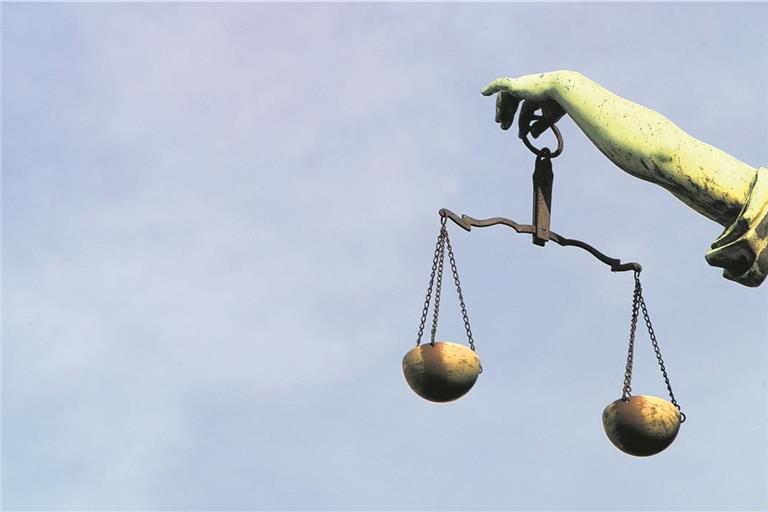 Ein 40-Jähriger ist nun zu acht Jahren Haft verurteilt worden. Er wollte seine frühere Freundin mit einem Messer töten. Symbolfoto: Bilderbox/E. Wodicka
