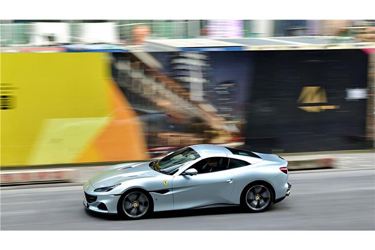 Ferrari rast ins Heck eines VW – drei Verletzte, enormer Schaden Ein 44-Jähriger krachte mit einem Ferrari Portofino ins Heck eines VW. (Symbolbild)