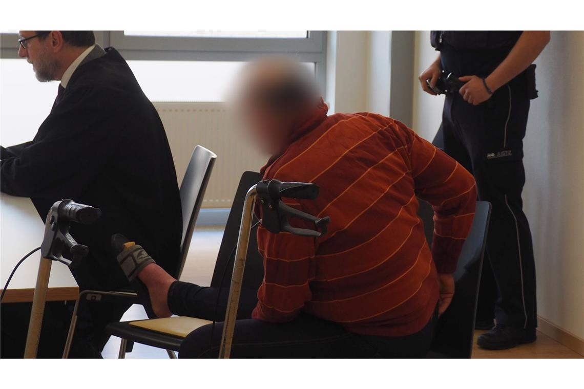 Rollator unter Strom? Prozess wegen Mordversuchs an Nachbarin Ein 61-Jährige steht vor Gericht, weil er seinen Rollator und einen Einkaufswagen zur Tötung seiner Nachbarin unter Strom gesetzt haben soll.