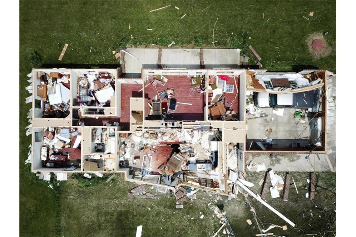 Verwüstungen und Tote nach Tornados und Unwettern in den USA Ein abgedecktes Haus nach einem Tornado westlich von Celina. Im US-Bundesstaat Ohio haben Tornados große Schäden angerichtet. Foto: Ryan Snyder/Daily Standard/AP