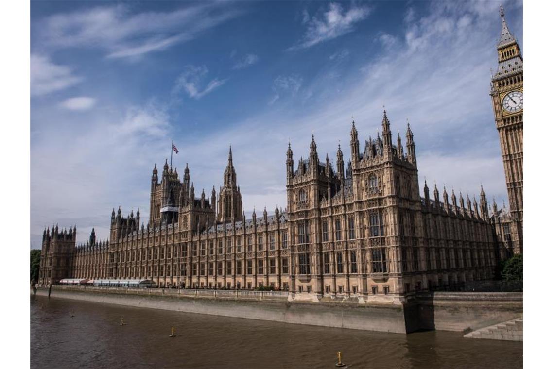 Anti-Terror-Einheit ermittelt nach Angriff auf Abgeordneten Ein Abgeordneter des britischen Parlaments soll mit einem Messer angegriffen worden sein. Symbolbild. Foto: Stefan Rousseau/PA Wire/dpa
