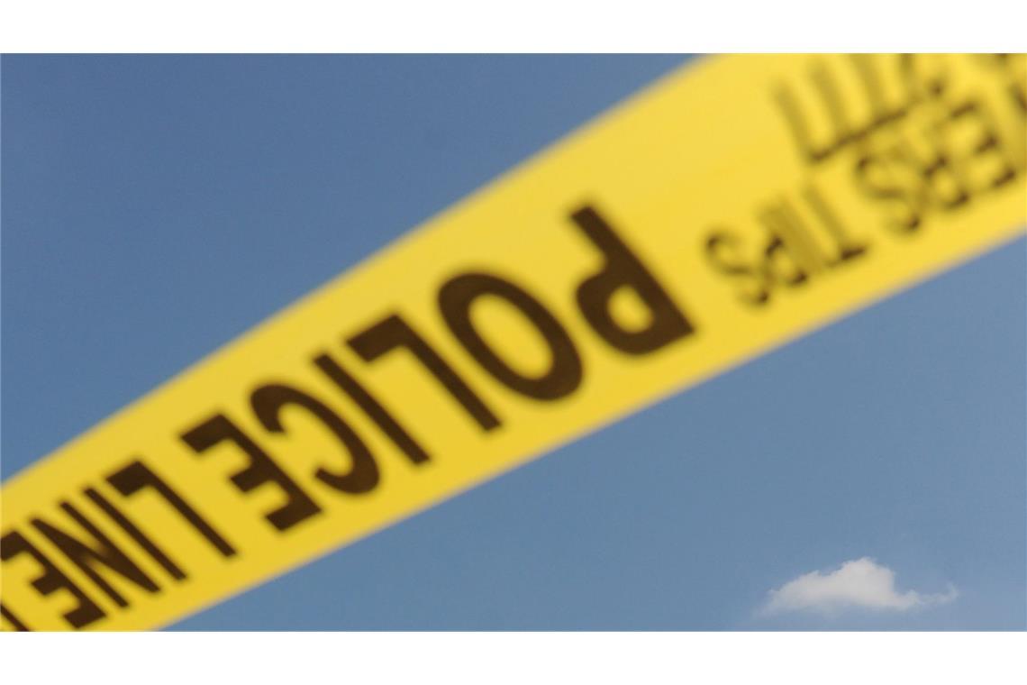Ein Absperrband der Polizei mit dem Aufdruck «Police Line». Erneut kam es in den USA zu einem Schusswaffenvorfall mit dem US-Grenzschutz (Symbolfoto).