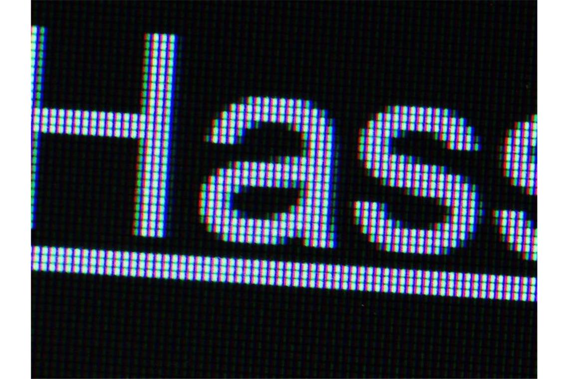 100 Strafbefehle nach AfD-Post bei Facebook Ein AfD-Beitrag auf Facebook hat viele Hasskommentare und entsprechende Ermittlungen nach sich gezogen. Foto: Lukas Schulze/Archiv