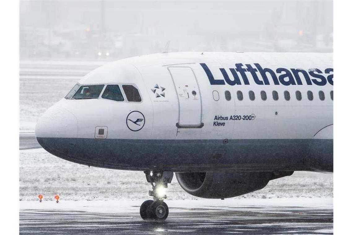 Airbus sieht nur wenige Aufträge in Gefahr Ein Airbus A320 der Fluggesellschaft Lufthansa auf dem Frankfurter Flughafen. Foto: Silas Stein/dpa