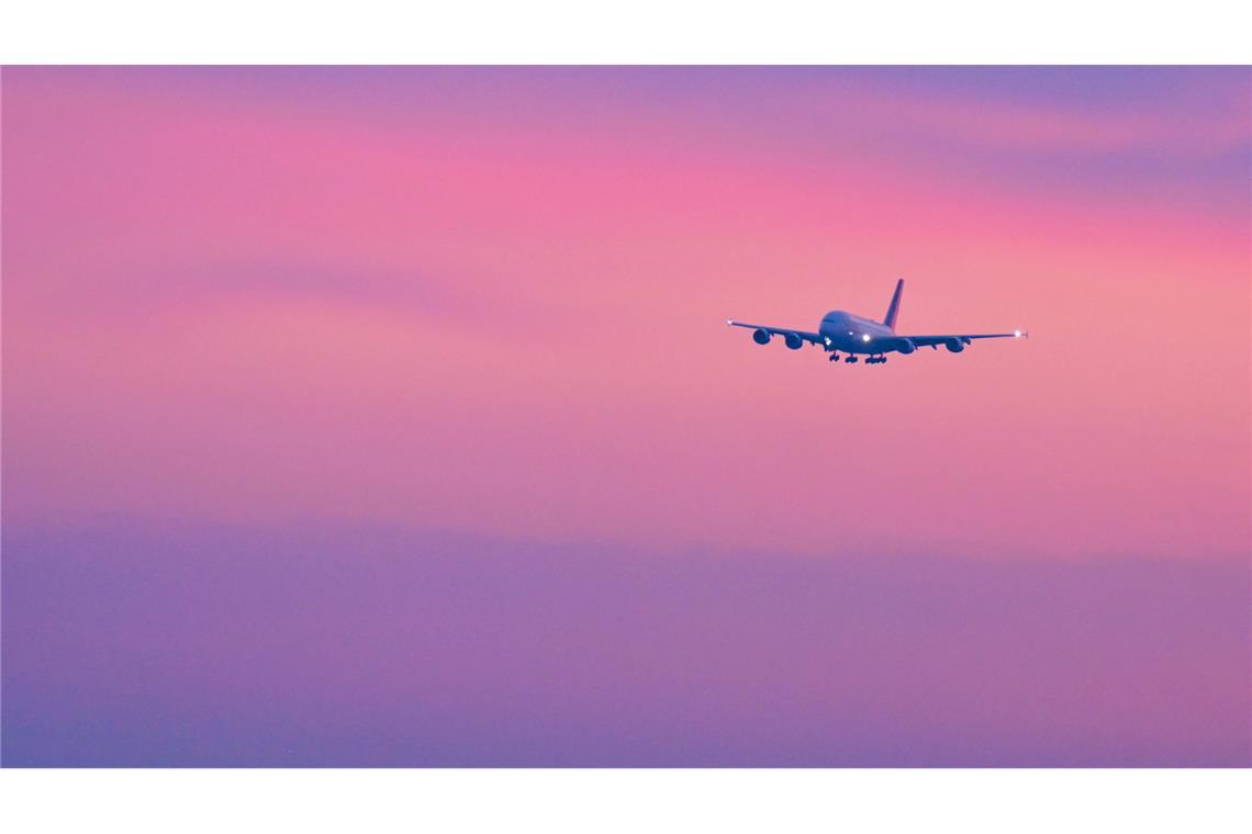 Ein Airbus A380 aus Abu Dhabi landet in München ohne Passagiere.