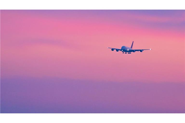 Ein Airbus A380 aus Abu Dhabi landet in München ohne Passagiere.