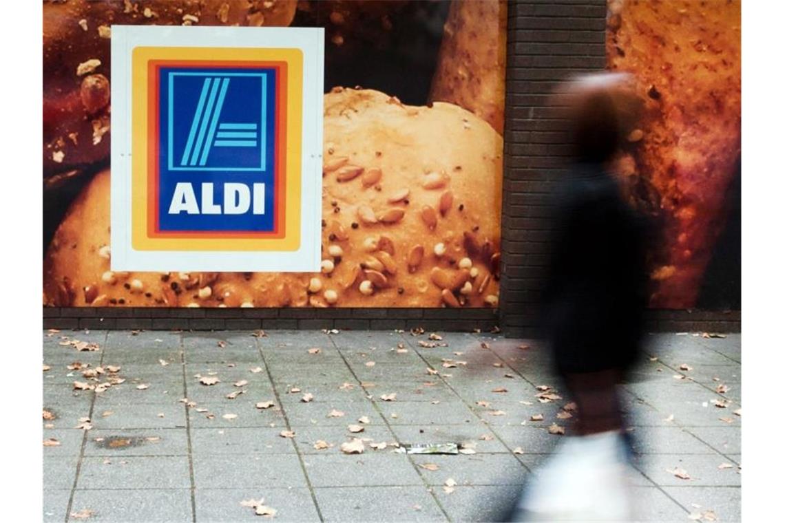Ein Aldi-Supermarkt in London. Bis Ende 2021 will der Lebensmittel-Discounter Aldi in Großbritannien trotz unsicherer Brexit-Aussichten 100 neue Filialen eröffnen. Foto: Will Oliver/epa/dpa