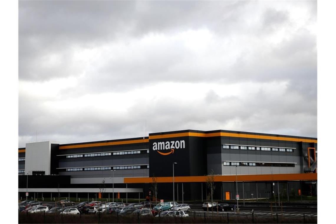 Ein Amazon-Vertriebszentrum bei Paris. Foto: Thomas Samson/AFP/dpa