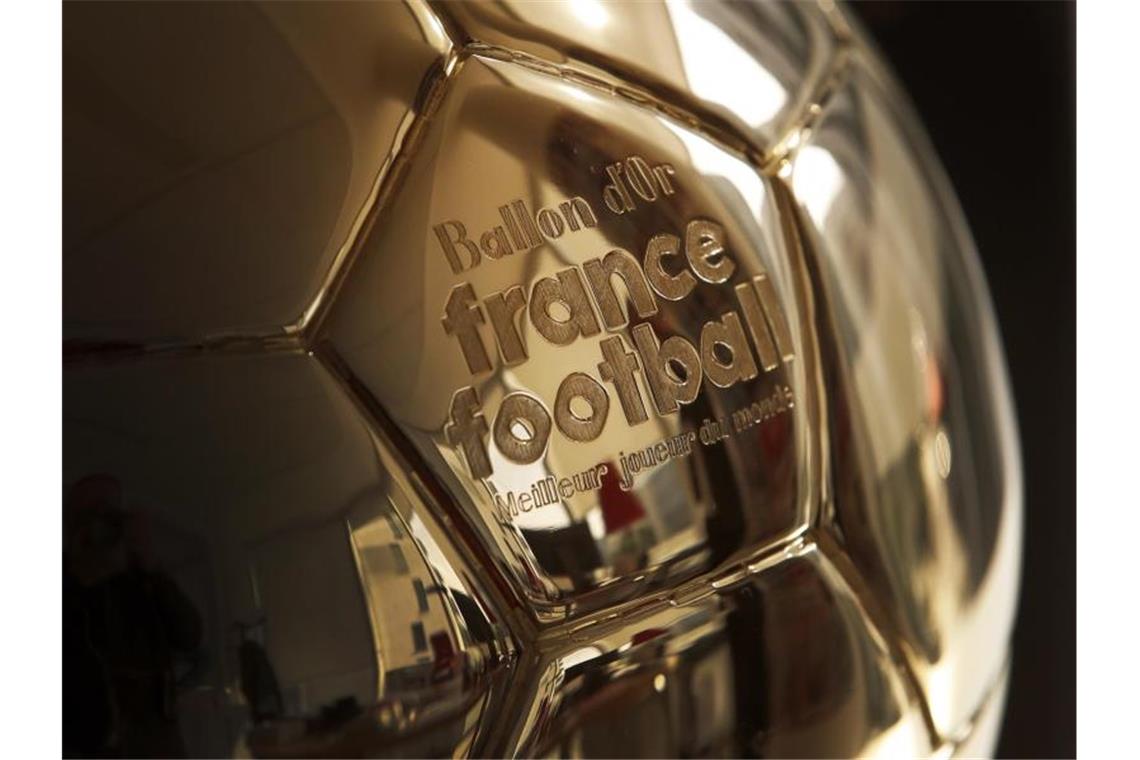 Ein angebliches Datenleck hat vor der Vergabe des Goldenen Balls für den weltbesten Fußballer für Diskussionen gesorgt. Foto: Chistophe Ena/AP/dpa
