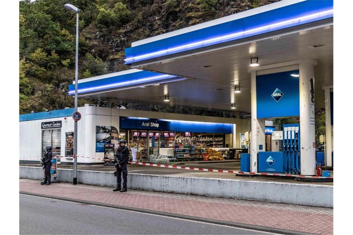 Kriminologin: „Als Gesellschaft sensibler werden“ Ein Angestellter einer Tankstelle in Idar-Oberstein in Rheinland-Pfalz war erschossen worden. Foto: Christian Schulz/Foto Hosser/dpa