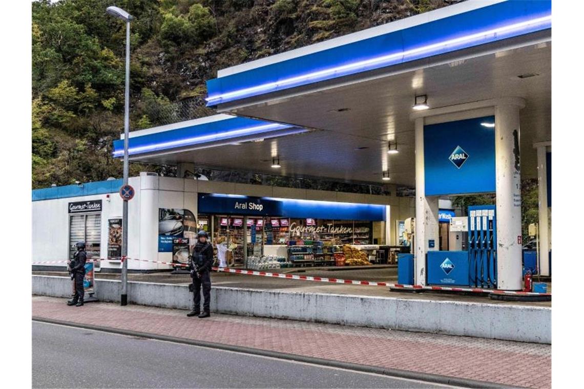 Ein Angestellter einer Tankstelle in Idar-Oberstein in Rheinland-Pfalz war erschossen worden. Foto: Christian Schulz/Foto Hosser/dpa