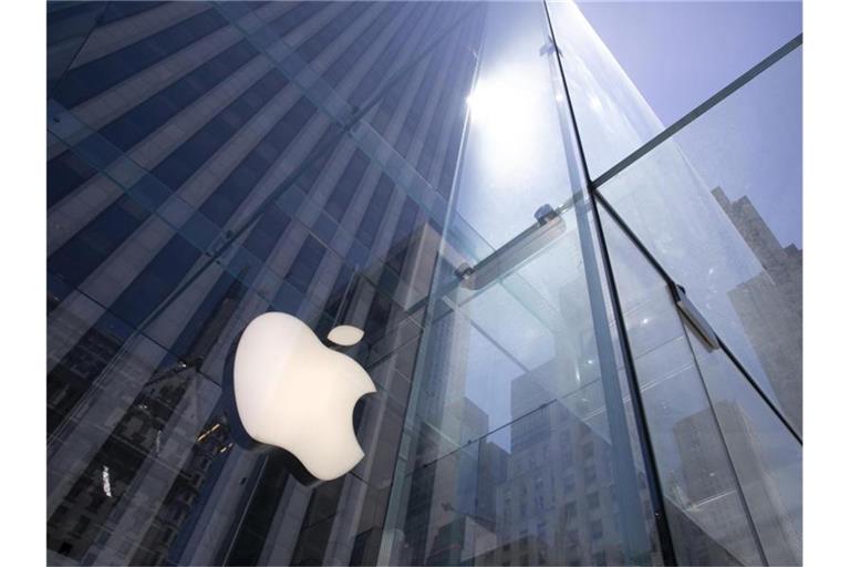 Ein Apple Store auf der New Yorker Fifth Avenue. Foto: Mark Lennihan/AP/dpa