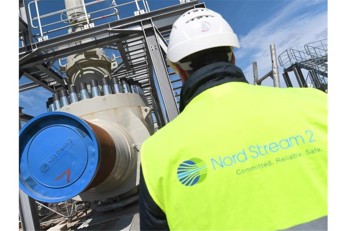 Sanktionen: USA wollen Nord Stream 2 verhindern Ein Arbeiter auf einer Baustelle der Ostseepipeline Nord Stream 2. Foto: Stefan Sauer/zb/dpa