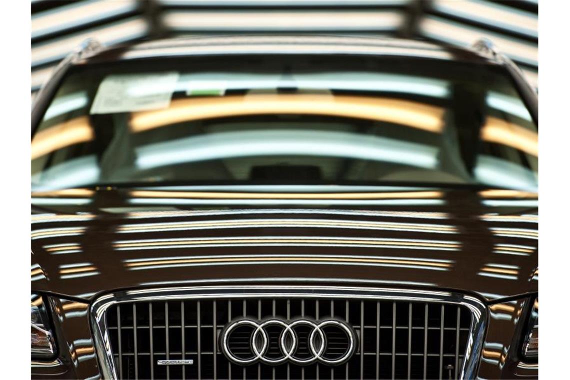 Ein Audi Q5 steht in der Produktion. Foto: picture alliance/Armin Weigel/dpa/Archivbild